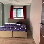 A Large Luxurious Private Room, In A Shared Apartment-close To The Centre *
