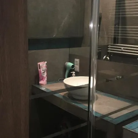 A Large Luxurious Private Room, In A Shared Apartment-close To The Centre ワルシャワ