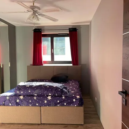 Homestay A Large Luxurious Private Room, In A Shared Apartment-close To The Centre Warsaw