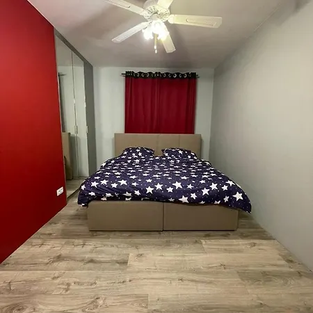 A Large Luxurious Private Room, In A Shared Apartment-close To The Centre Pansiyon *