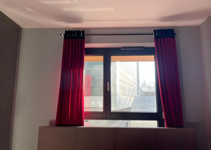 A Large Luxurious Private Room, In A Shared Apartment-close To The Centre Warszawa