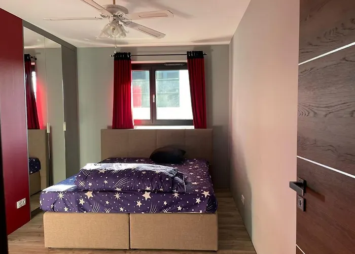 Kwatera prywatna A Large Luxurious Private Room, In A Shared Apartment-close To The Centre Warszawa