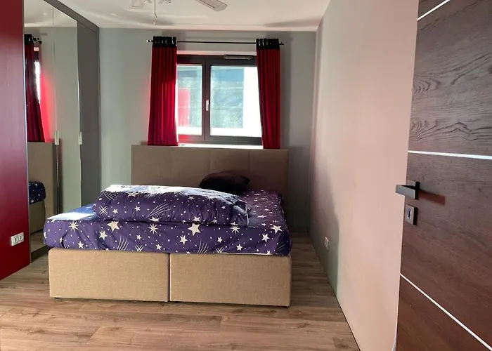 A Large Luxurious Private Room, In A Shared Apartment-close To The Centre *